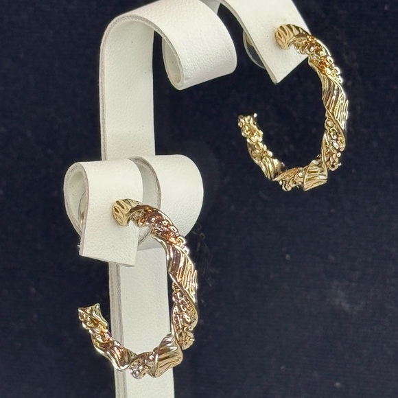 EXPRESS Gold Tone Textured Open Hoop Earnings - Picture 7 of 11